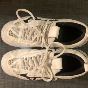 Women’s Mizuno Wave Volleyball shoes